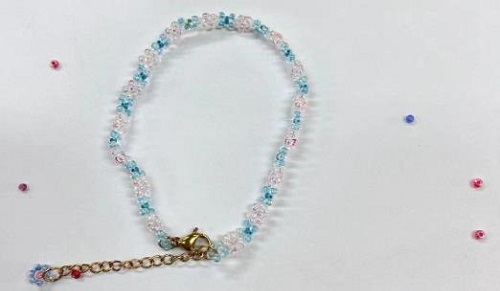 9月21日，手工活從哪里找廠家，想接正規(guī)廠家的手工輕資產(chǎn)創(chuàng)業(yè)，做手工傳承官，與手工之家合作，看自己的情況選擇收入更好，圖為串珠米珠繡純手工產(chǎn)品剪影