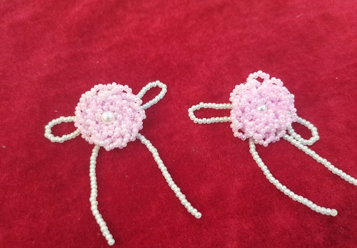 9月23日，家里干的手工活兼職，在家做的副業(yè)創(chuàng)業(yè)，做手工傳承官，在手工之家，一直努力讓合作人員有更好的收入，圖為串珠米珠繡手工產(chǎn)品剪影