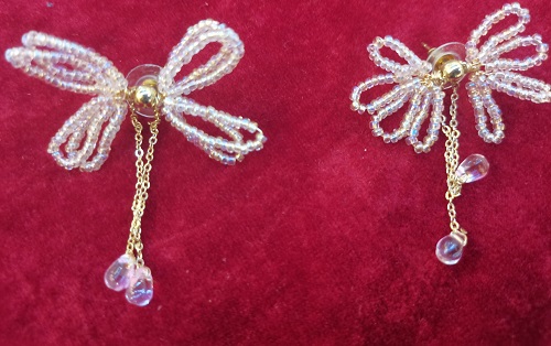 9月26日，手工兼職在家做，拿回家做的手工副業(yè)創(chuàng)業(yè)，做手工傳承官，與手工之家合作，讓產(chǎn)品更好服務(wù)市場，圖為串珠米珠繡手工產(chǎn)品剪影