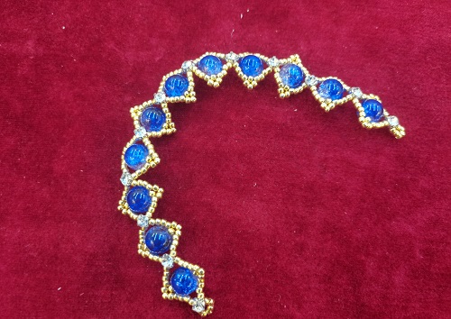 9月29日，手工活外發(fā)一手貨源，拿回家做的手工副業(yè)創(chuàng)業(yè)，做手工傳承官，在手工之家，想做大家都能做，也都能做好，圖為串珠米珠繡純手工產(chǎn)品剪影