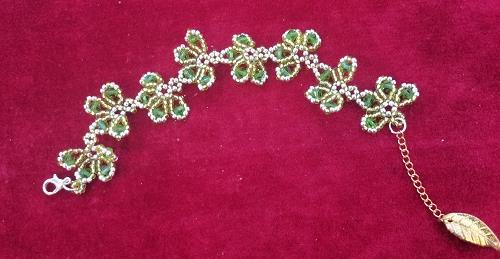 10月1日，純手工領(lǐng)回家做，在家做手工副業(yè)創(chuàng)業(yè)，做手工傳承官，拿回家做的手工創(chuàng)業(yè)小項(xiàng)目，在手工之家，合作都是真誠周到的服務(wù)，圖為串珠米珠繡純手工產(chǎn)品剪影