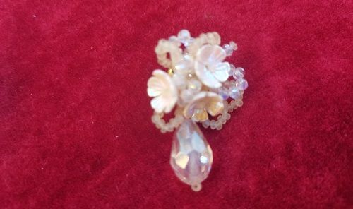 10月3日，手工活兼職招聘信息，居家靈活就業(yè)副業(yè)創(chuàng)業(yè)，微創(chuàng)業(yè)做手工傳承官，手工之家的純手工合作讓大家在家掙錢發(fā)展，圖為串珠米珠繡純手工產(chǎn)品剪影