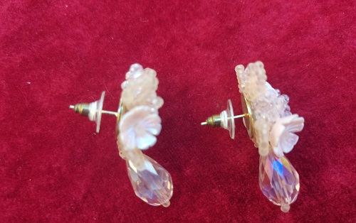 10月3日，手工活兼職招聘信息，居家靈活就業(yè)副業(yè)創(chuàng)業(yè)，微創(chuàng)業(yè)做手工傳承官，手工之家的純手工合作讓大家在家掙錢發(fā)展，圖為串珠米珠繡純手工產(chǎn)品剪影