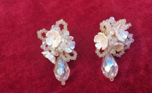 10月3日，手工活兼職招聘信息，居家靈活就業(yè)副業(yè)創(chuàng)業(yè)，微創(chuàng)業(yè)做手工傳承官，手工之家的純手工合作讓大家在家掙錢發(fā)展，圖為串珠米珠繡純手工產(chǎn)品剪影