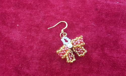 10月4日，在家就能掙錢的工作，兼職創(chuàng)業(yè)做手工傳承官，手工活外發(fā)加工正規(guī)的廠家，在手工之家，產(chǎn)品和服務是整個手工事業(yè)的重點，圖為串珠純手工產(chǎn)品剪影