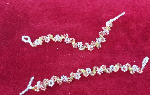 10月5日，在家就能做的兼職創(chuàng)業(yè)項目，輕資產(chǎn)創(chuàng)業(yè)做手工傳承官，拿回家做的手工可信可靠，在手工之家，男女都能做好這份純手工事業(yè)，圖為串珠米珠繡純手工產(chǎn)品剪影