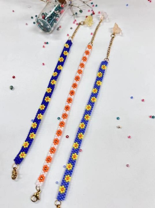 10月6日，手工兼職創(chuàng)業(yè)在家做是真的，微創(chuàng)業(yè)做手工傳承官，在家做的好手工，信任來(lái)自了解，手工之家與大家一起努力發(fā)展，圖為串珠米珠繡純手工產(chǎn)品剪影