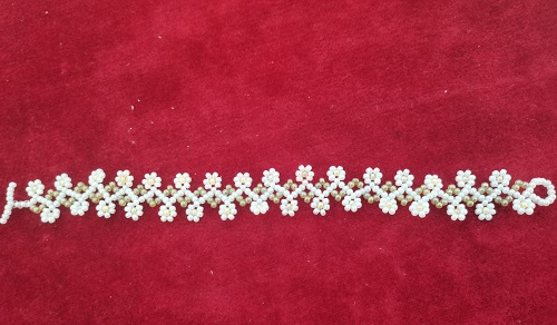 10月8日，外發(fā)加工接單平臺(tái)，正規(guī)手工輕資產(chǎn)創(chuàng)業(yè)項(xiàng)目，做手工傳承官，在手工之家，純手工事業(yè)做的多掙得多，圖為串珠米珠繡純手工產(chǎn)品剪影