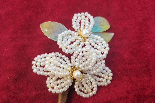 10月10日，在家能做的手工活兼職，正規(guī)可靠的手工副業(yè)創(chuàng)業(yè)項(xiàng)目，做手工傳承官，與手工之家合作，看好目標(biāo)去努力，做的更好，圖為串珠米珠繡純手工產(chǎn)品剪影