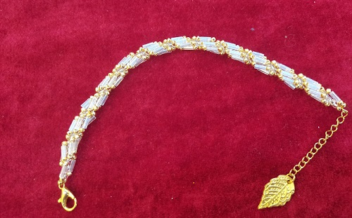 10月10日，在家能做的手工活兼職，正規(guī)可靠的手工副業(yè)創(chuàng)業(yè)項(xiàng)目，做手工傳承官，與手工之家合作，看好目標(biāo)去努力，做的更好，圖為串珠米珠繡純手工產(chǎn)品剪影