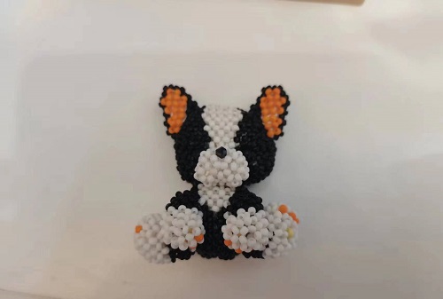 10月19日，在家就能賺錢的工作，小成本創(chuàng)業(yè)做手工傳承官，正規(guī)手工活外發(fā)加工網(wǎng)副業(yè)創(chuàng)業(yè)，了解清楚，大家與手工之家有更好的合作，圖為串珠米珠繡純手工產(chǎn)品剪影