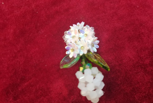 10月27日，兼職手工活可以帶回家做，在家里開手工加工廠掙錢，輕資產(chǎn)創(chuàng)業(yè)做手工傳承官，在手工之家，大家有錢掙、有保障，圖為串珠米珠繡純手工產(chǎn)品剪影