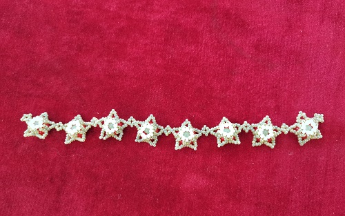 11月5日，附近有沒有兼職手工活，在家做的手工創(chuàng)業(yè)項目，微創(chuàng)業(yè)開手工加工廠，做手工傳承官，在手工之家，平臺可靠、產(chǎn)品精美、服務貼心，圖為串珠米珠繡純手工產(chǎn)品剪影