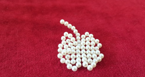 11月7日，在家做的手工活正規(guī)平臺，靈活就業(yè)居家創(chuàng)業(yè)好選擇，小成本開手工加工廠，做手工傳承官，在手工之家，產(chǎn)品和服務讓大家信任，圖為串珠米珠繡純手工產(chǎn)品剪影