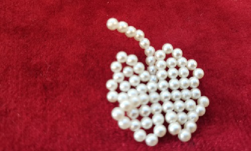 11月7日，在家做的手工活正規(guī)平臺，靈活就業(yè)居家創(chuàng)業(yè)好選擇，小成本開手工加工廠，做手工傳承官，在手工之家，產(chǎn)品和服務讓大家信任，圖為串珠米珠繡純手工產(chǎn)品剪影