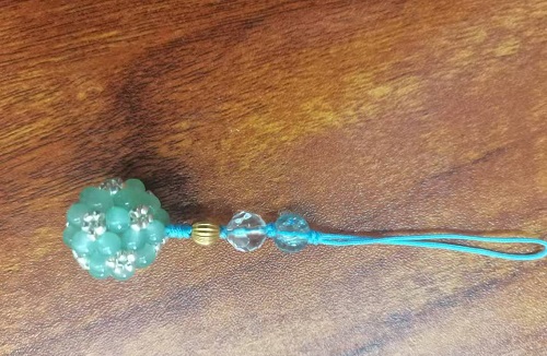 11月11日，在家可以做的工作，拿回家做的手工創(chuàng)業(yè)項(xiàng)目，小成本創(chuàng)業(yè)做手工傳承官，與手工之家合作，想多掙錢(qián)就要堅(jiān)持做下去，圖為串珠純米珠繡純手工產(chǎn)品剪影