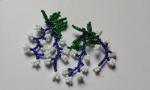 11月12日，手工活接單正規(guī)平臺，可靠的串珠、鉤織等純手工創(chuàng)業(yè)項目，小成本創(chuàng)業(yè)開手工加工廠、做手工傳承官，手工之家的純手工事業(yè)齊步向前，圖為串珠米珠繡純手工產(chǎn)品剪影