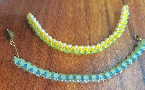 11月13日，可在家做的兼職手工活，在家做手工掙錢，低成本創(chuàng)業(yè)做手工傳承官，在手工之家服務(wù)貼心，收入好，圖為串珠米珠繡純手工產(chǎn)品剪影