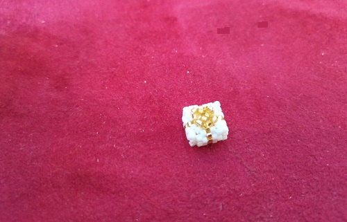 11月16日，手工活外發(fā)加工可靠嗎？純手工靈活就業(yè)創(chuàng)業(yè)，微創(chuàng)業(yè)做手工傳承官，在手工之家，自由選擇、靈活掙錢，圖為串珠米珠繡純手工產(chǎn)品剪影