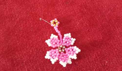 12月5日，手工活接單正規(guī)平臺(tái)，拿回家做的手工創(chuàng)業(yè)項(xiàng)目，小成本創(chuàng)業(yè)做手工傳承官，在手工之家，產(chǎn)品、市場(chǎng)，合作、服務(wù)都有實(shí)實(shí)在在的行動(dòng)，圖為串珠米珠繡純手工產(chǎn)品剪影