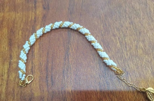 12月14日，哪里可以做手工活兼職，手工拿回家做，微創(chuàng)業(yè)做手工傳承官，在手工之家，了解的清楚，合作的放心，圖為串珠米珠繡純手工產(chǎn)品剪影