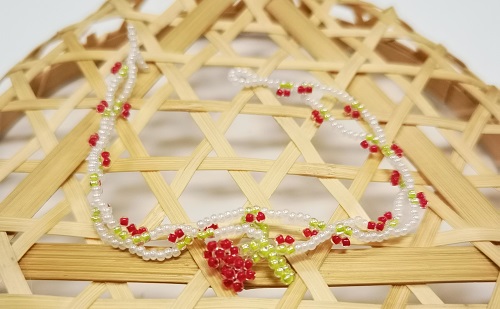 12月19日，兼職手工活可以帶回家做，靈活就業(yè)小成本創(chuàng)業(yè)做手工傳承官，與手工之家合作，這里的純手工大家都能做，圖為串珠米珠繡純手工產(chǎn)品剪影