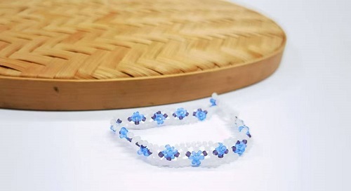 1月2日，手工活外發(fā)加工正規(guī)的廠家，微創(chuàng)業(yè)做手工傳承官，靈活自由在家手工創(chuàng)業(yè)，手工之家讓大家合作之前了解清楚，做起來更有信心，圖為串珠米珠繡純手工產(chǎn)品剪影