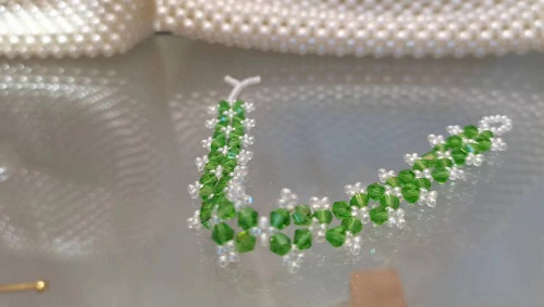 1月3日，兼職手工活可以帶回家做，小成本創(chuàng)業(yè)做手工傳承官，居家手工創(chuàng)業(yè)，手工之家的純手工給大家更多掙錢的渠道和方法，圖為串珠米珠繡純手工產(chǎn)品剪影