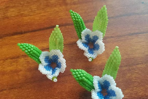 1月6日，手工活兼職可帶回家，手工活接單平臺，微創(chuàng)業(yè)做手工傳承官，在手工之家，有目標收入更好，圖為串珠米珠繡純手工產(chǎn)品剪影