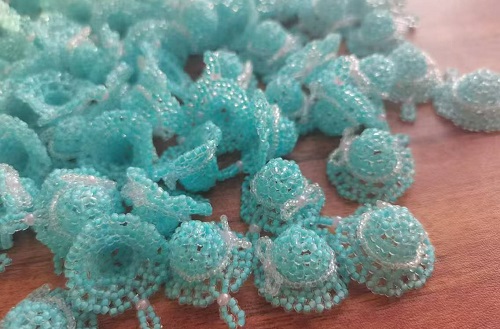 1月7日，手工活外發(fā)加工怎么找貨源，想接正規(guī)廠家的手工，微創(chuàng)業(yè)做手工傳承官，手工之家與大家合作良好，圖為串珠米珠繡純手工產(chǎn)品剪影