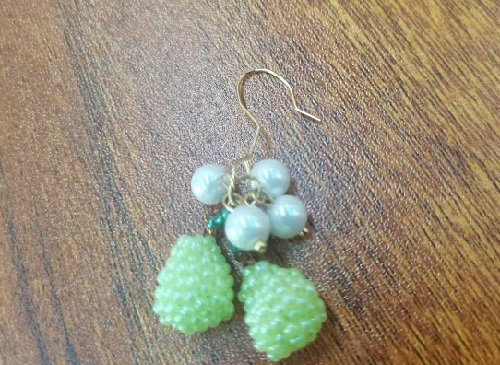 1月11日，在家里做什么可以掙錢，可以拿回家做的手工，微創(chuàng)業(yè)做手工傳承官，在手工之家，手工產(chǎn)品始終是重點(diǎn)，圖為串珠米珠繡純手工產(chǎn)品剪影