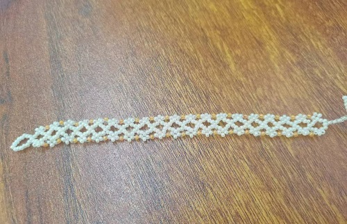 1月22日，在家就能掙錢的工作，拿回家做的手工微創(chuàng)業(yè)項目，做手工傳承官，居家就業(yè)創(chuàng)業(yè)手工好副業(yè)，在手工之家，大家掙錢的事，這里都支持，圖為串珠米珠繡純手工產(chǎn)品剪影