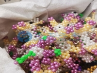 串珠子純手工活藝品，既好看又可以拿回家加工掙錢(qián)