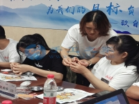 春暖花開(kāi)的時(shí)節(jié)，適合大家早起做珠繡加工手工活