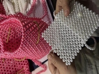 夏季在外乘涼，我總喜歡拿起我的手工串珠