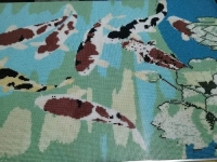 9月13日，想接正規(guī)廠家的手工活，在家做的手工活正規(guī)平臺，信任手工之家因為合作前的認真了解，圖為勵志珠珠繡手工產(chǎn)品細節(jié)剪影