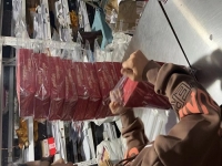 9月27日，純手工活外發(fā)加工項目，手工加工回收項目，讓產(chǎn)品合格，手工之家注重前期培訓、驗收標準明確，圖為勵志珠珠繡串珠手工材料發(fā)貨剪影