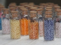 10月4日，手工兼職招聘帶回家做，手工活外發(fā)加工，積極扶持，手工之家的這個項目是很多人創(chuàng)業(yè)的好選擇，圖為勵志珠珠繡串珠手工材料剪影