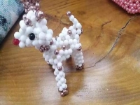 10月14日，純手工活外發(fā)加工項目，附近手工活拿回家做，手工之家和珠繡串珠手工優(yōu)勢明顯，圖為勵志珠珠繡串珠手工產品剪影