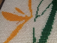 10月31日，靈活就業(yè)好項(xiàng)目，正規(guī)串珠手工，手工之家的珠繡串珠手工項(xiàng)目能滿足大家的需要，圖為勵(lì)志珠珠繡串珠手工產(chǎn)品細(xì)節(jié)剪影