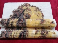 11月11日，拿回家做的手工副業(yè)，在家做手工掙錢，與手工之家合作是要簽訂正規(guī)合同的，圖為勵志珠珠繡串珠手工產(chǎn)品剪影