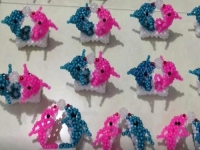 11月16日，拿回家做的手工，居家靈活就業(yè)創(chuàng)業(yè)，手工之家的手工項目加工人員涵蓋很廣，圖為勵志珠珠繡串珠手工產(chǎn)品剪影