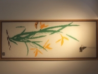 11月28日，想做手工掙錢，帶回家做的手工項(xiàng)目，靈活就業(yè)還是居家創(chuàng)業(yè)都能選手工之家，圖為勵(lì)志珠珠繡串珠手工產(chǎn)品剪影