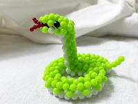 12月29日，月底也是年底，想接正規(guī)廠家的手工項目，在家通過手工靈活就業(yè)，手工之家的純手工項目不斷在創(chuàng)新中發(fā)展，圖為勵志珠珠繡串珠手工產(chǎn)品剪影