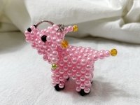 2月8日，正規(guī)手工企業(yè)，適合的串珠手工項(xiàng)目，手工之家的人性化服務(wù)很貼心，圖為勵(lì)志珠珠繡串珠手工產(chǎn)品剪影