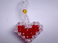 3月5日，珠繡手工加工回收項(xiàng)目，靈活就業(yè)創(chuàng)業(yè)，在家做的手工，手工之家十多年了，大家選擇、信任、喜歡這里有原因，圖為勵(lì)志珠珠繡串珠手工產(chǎn)品剪影