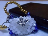 3月21日，把純手工拿回家做，靈活就業(yè)創(chuàng)業(yè)副業(yè)，不論地域，手工之家的合作和服務(wù)都一樣、都公開透明，圖為勵志珠珠繡串珠手工產(chǎn)品剪影