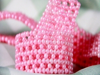 4月1日，在家做手工副業(yè)掙錢，拿回家做的手工項目，在手工之家，這里的手工項目收入有哪些部分，圖為勵志珠珠繡串珠手工產(chǎn)品剪影