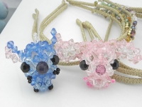 4月2日，想接正規(guī)廠家的手工項目，放心在家做手工副業(yè)，與手工之家合作，我可以嗎？有啥要求？圖為勵志珠珠繡串珠手工產(chǎn)品剪影