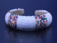 4月8日，帶回家做的手工項目，足不出戶掙錢的好副業(yè)，手工之家的純手工產(chǎn)品怎么樣？圖為勵志珠珠繡串珠手工產(chǎn)品剪影